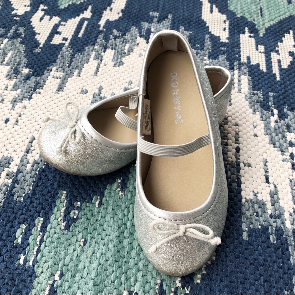Old Navy Silver Glitter Flats, Girls Sz 8, VGUC 💕